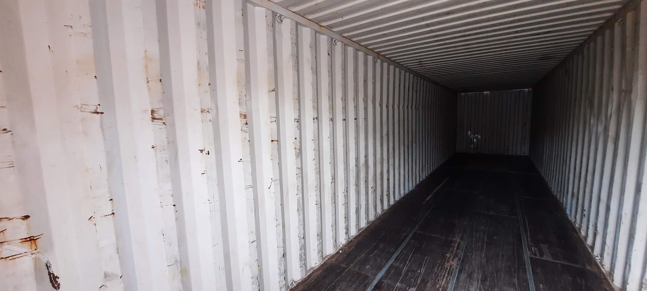 vách container không móp méo thủng rách